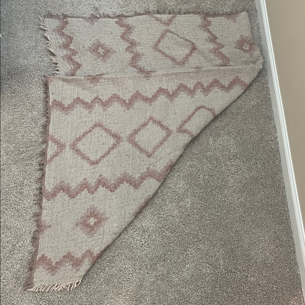 Wilfred Textured Wool Scarf in Pink and Cream